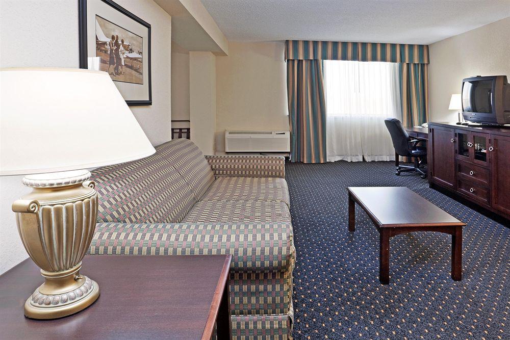 Doubletree By Hilton Winston Salem - University, Nc Номер фото
