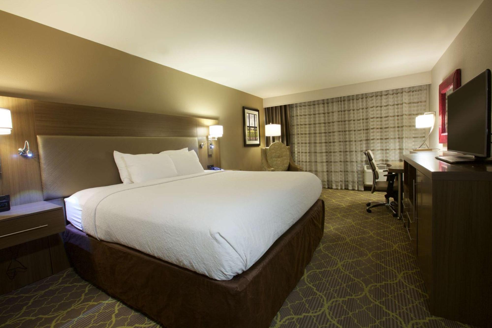 Doubletree By Hilton Winston Salem - University, Nc Экстерьер фото