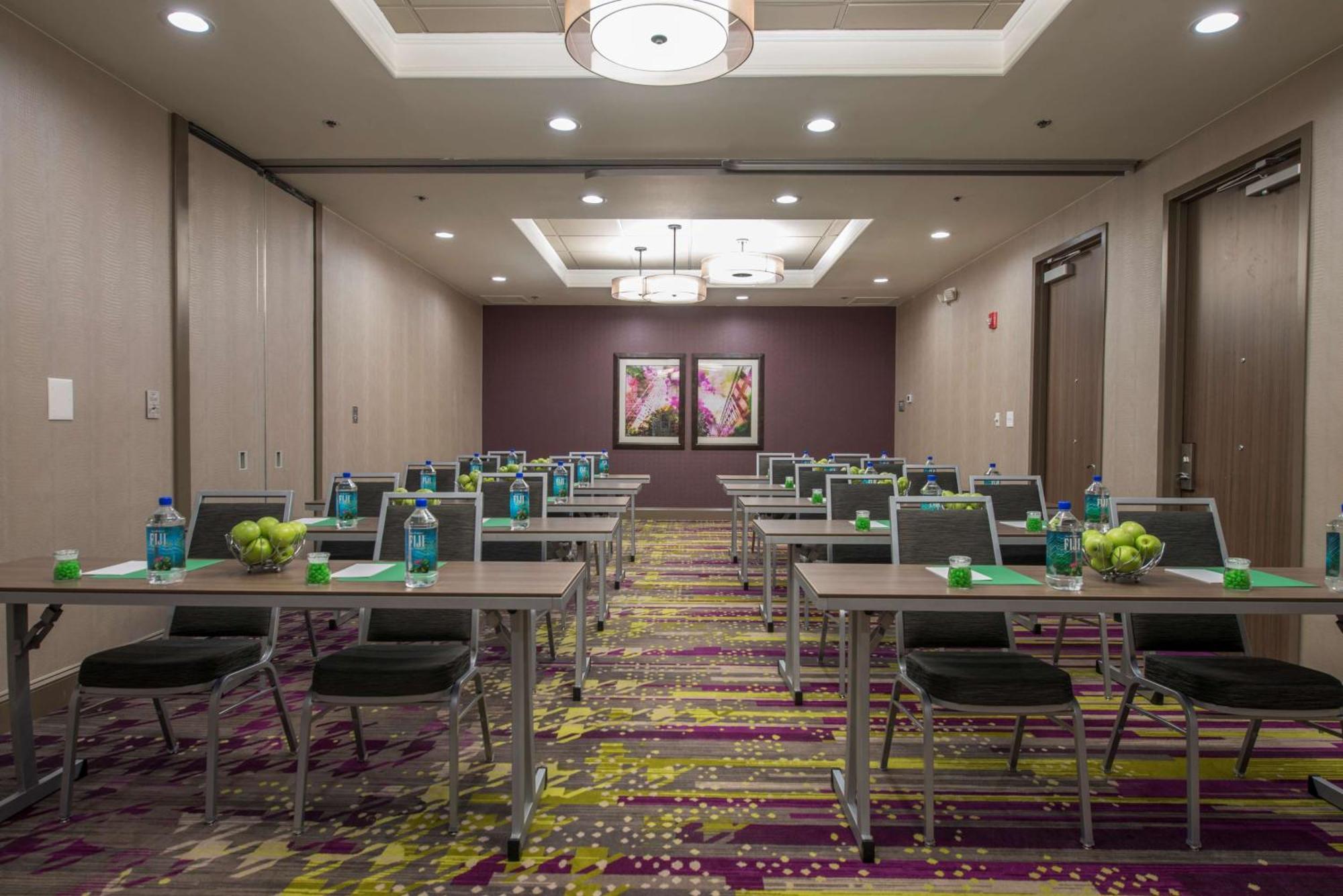 Doubletree By Hilton Winston Salem - University, Nc Экстерьер фото