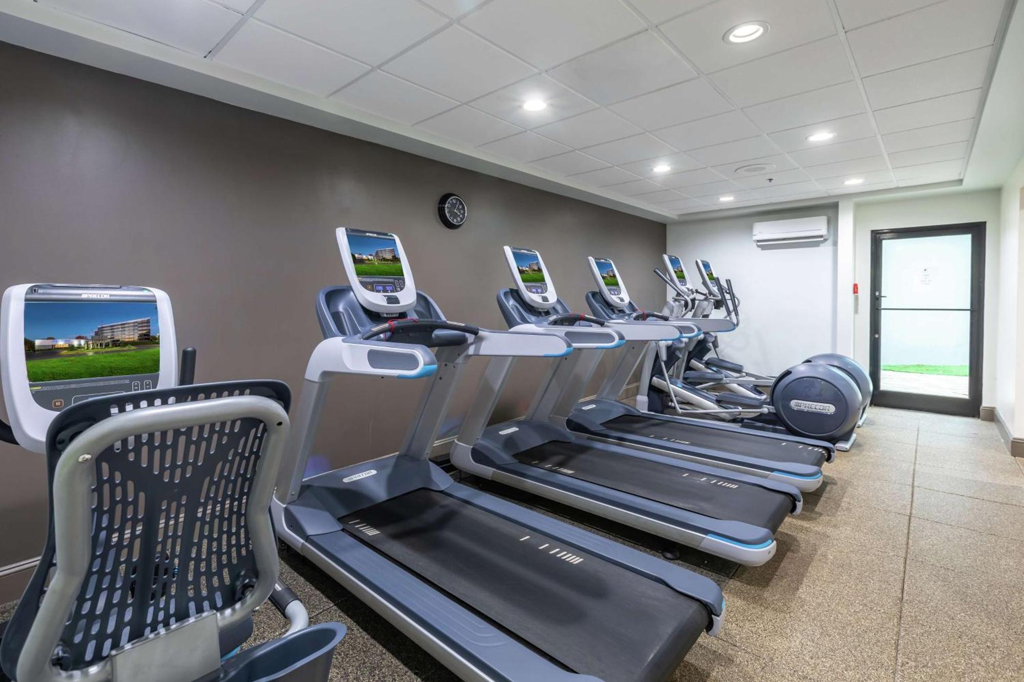 Doubletree By Hilton Winston Salem - University, Nc Экстерьер фото