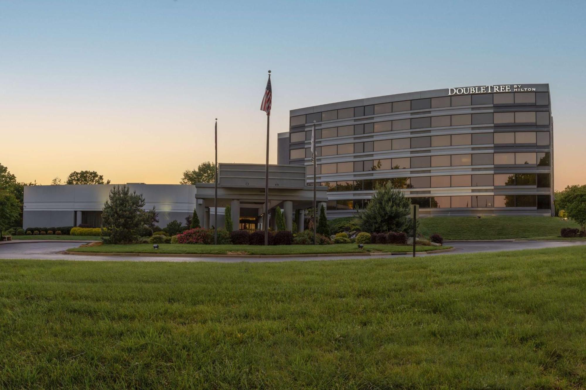 Doubletree By Hilton Winston Salem - University, Nc Экстерьер фото
