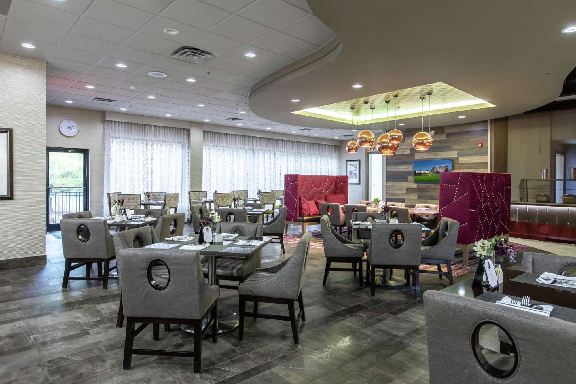 Doubletree By Hilton Winston Salem - University, Nc Экстерьер фото
