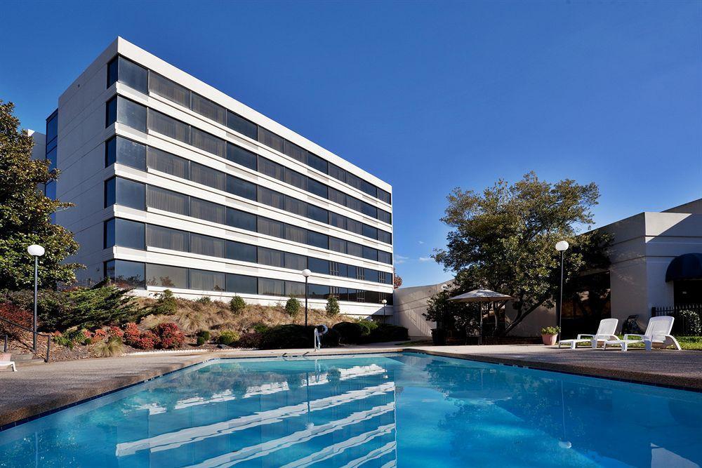 Doubletree By Hilton Winston Salem - University, Nc Экстерьер фото