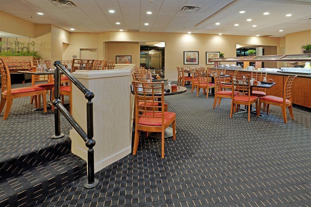 Doubletree By Hilton Winston Salem - University, Nc Ресторан фото