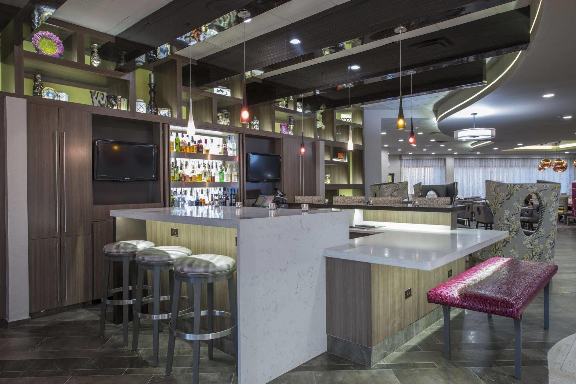 Doubletree By Hilton Winston Salem - University, Nc Экстерьер фото